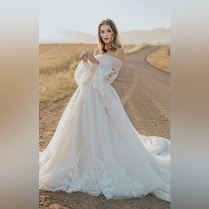 Martina Liana DELICATE LACE SWEETHEART BALLGOWN WEDDING DRESS - Size 16